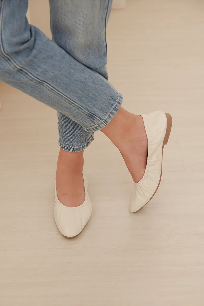 Clarinet Sheep Leather Ruched Flats in Cream