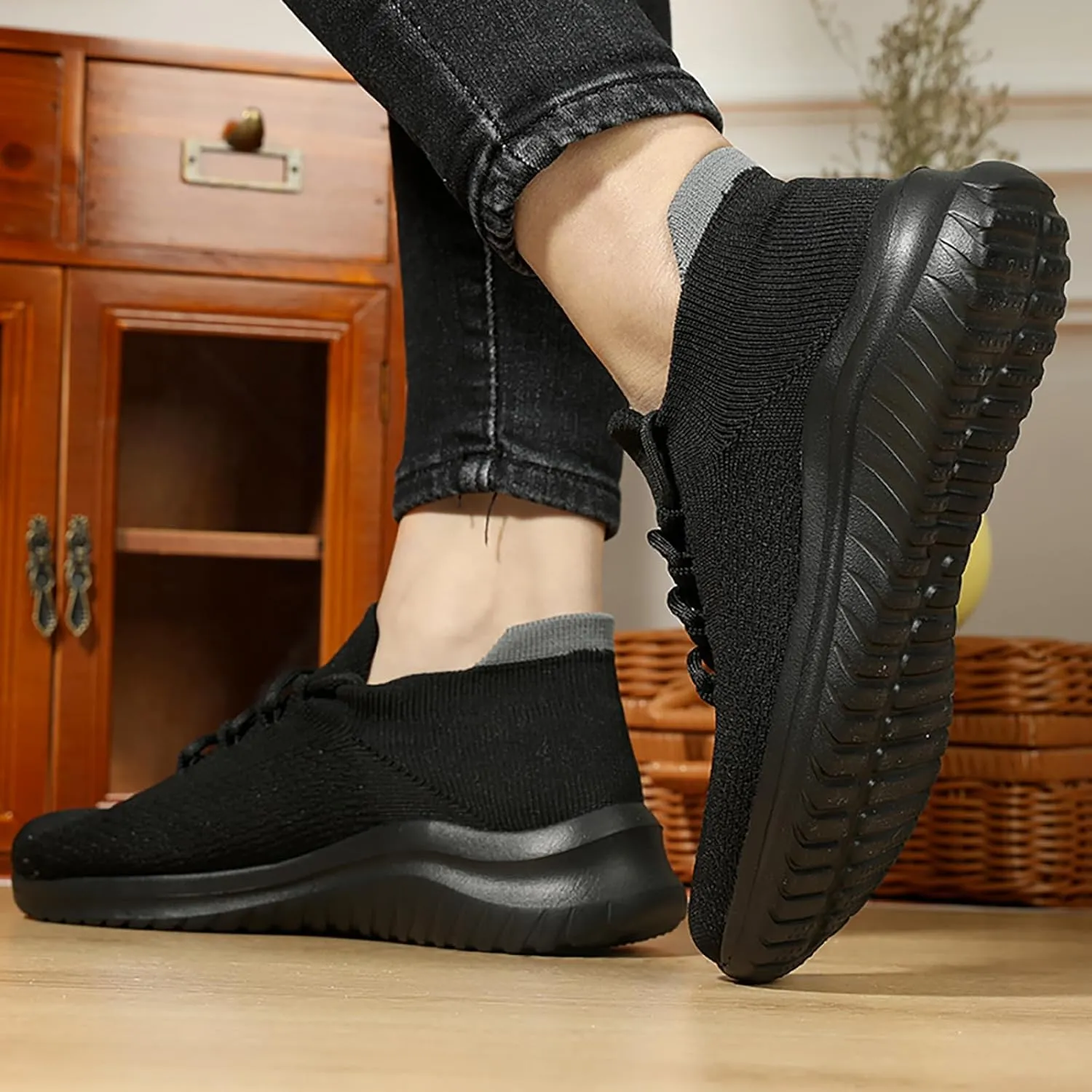 Men's Walking Sneakers Running Shoes Ultra Lightweight Breathable Non Slip Athletic Fashion Sneakers Mesh Workout Casual Sports Shoes